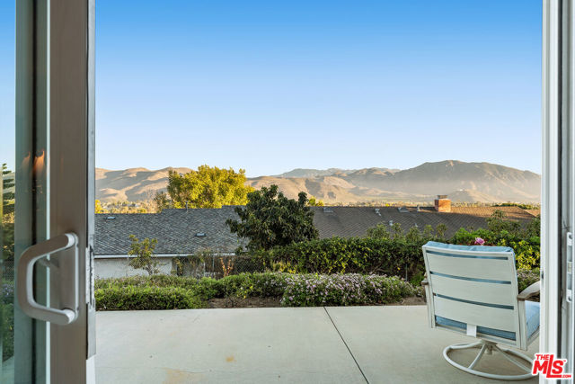 2212 Stacy Lane, Camarillo CA: https://media.crmls.org/mediaz/31aa32b6-cadb-430e-8bc1-87b73f7053c4.jpg
