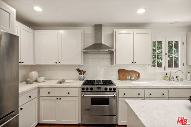 9742 Saturn Street, Los Angeles CA: https://media.crmls.org/mediaz/31aa4200-2004-4f41-9cf1-1f8e118d5a45.jpg