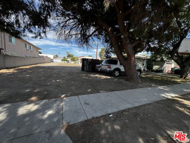 1071 & 1073 Walnut Street, Tustin CA: https://media.crmls.org/mediaz/31aaae6e-b680-4ef2-aff7-1cc0484aeb73.jpg