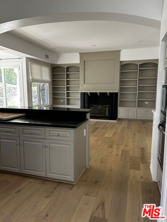 10515 Oaklawn Road, Los Angeles CA: https://media.crmls.org/mediaz/31aaeee4-30b9-4bba-ad57-4cf126e08c63.jpg