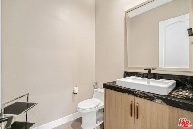 11848 N Hillsborough Lane, Porter Ranch CA: https://media.crmls.org/mediaz/31ab08be-dd70-4207-922f-51ea9423c41f.jpg