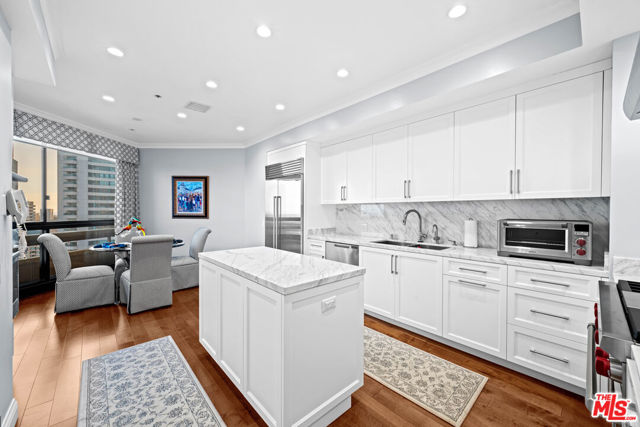 10430 Wilshire Boulevard, Los Angeles CA: https://media.crmls.org/mediaz/31ab6451-5896-4506-9f96-1ca5bb46caee.jpg
