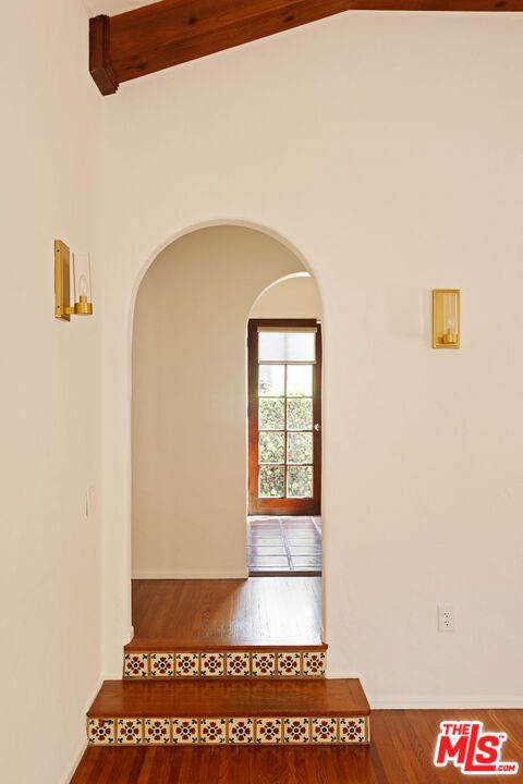 112 N Valley Street, Burbank CA: https://media.crmls.org/mediaz/31ab9439-a73c-420e-83cd-6aba7181913f.jpg