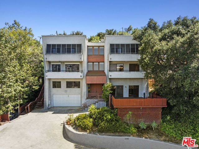 3740 Multiview Drive, Los Angeles CA: https://media.crmls.org/mediaz/31abba34-54e7-4ce2-b907-c4424e2279f5.jpg