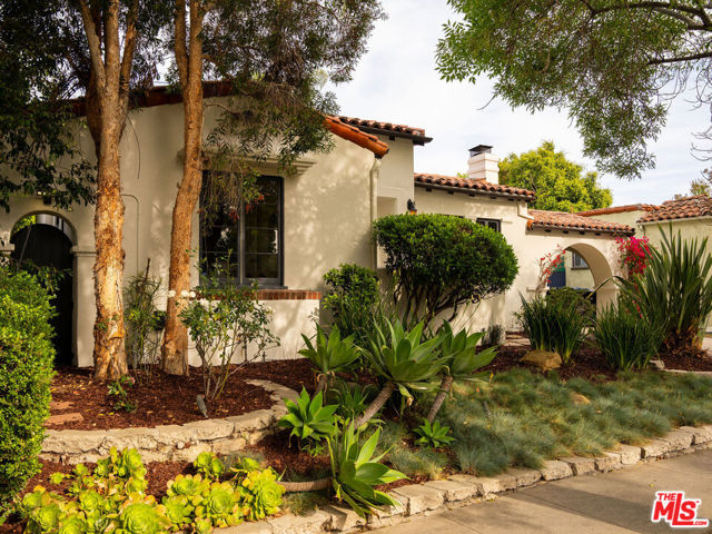 1444 S Sierra Bonita Avenue, Los Angeles CA: https://media.crmls.org/mediaz/31abedf4-5ff0-470b-9e9d-3ad9f51a0840.jpg