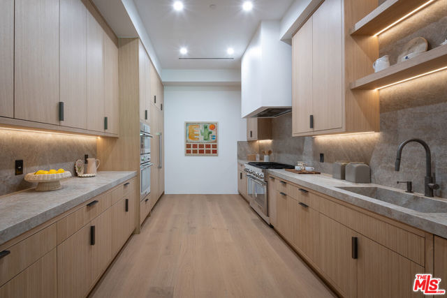 23615 Long Valley Road, Hidden Hills CA: https://media.crmls.org/mediaz/31ac2d29-9c3b-41a6-bec3-af5bee644e30.jpg