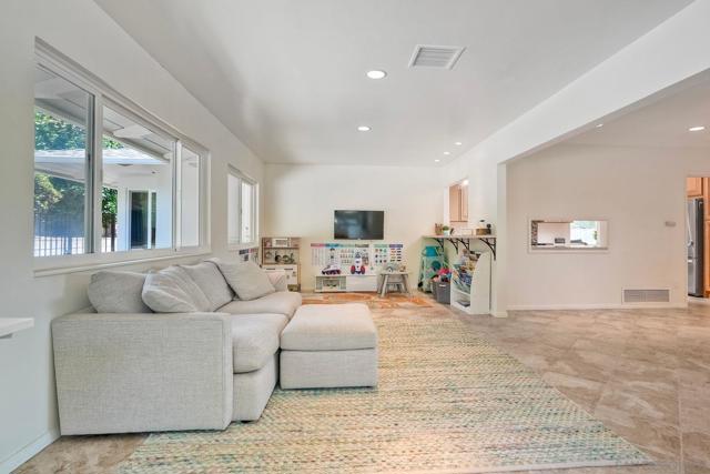 11668 Altoona Dr, El Cajon CA: https://media.crmls.org/mediaz/31ac86e9-6adf-4a91-8e1e-092ec01cabc3.jpg