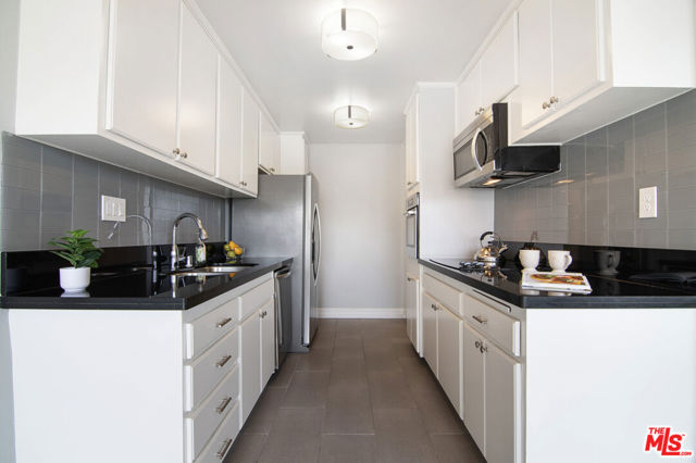 6000 Canterbury Drive, Culver City CA: https://media.crmls.org/mediaz/31ad0ada-dfe9-4065-b3bd-4a4a190d615c.jpg