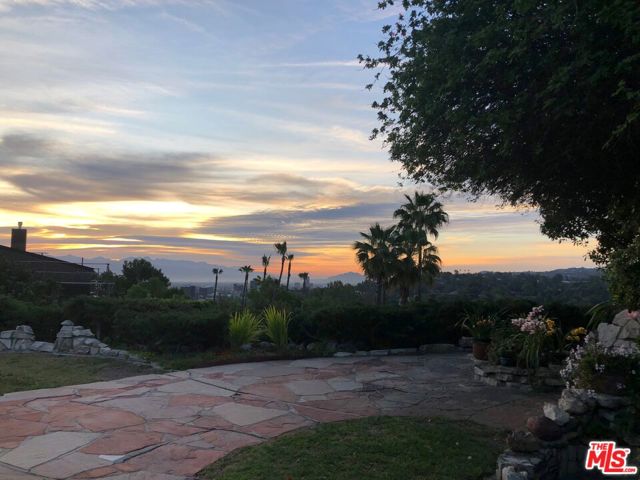16840 Oak View Drive, Encino CA: https://media.crmls.org/mediaz/31ad6237-01d7-475f-88b2-a505131ee73b.jpg