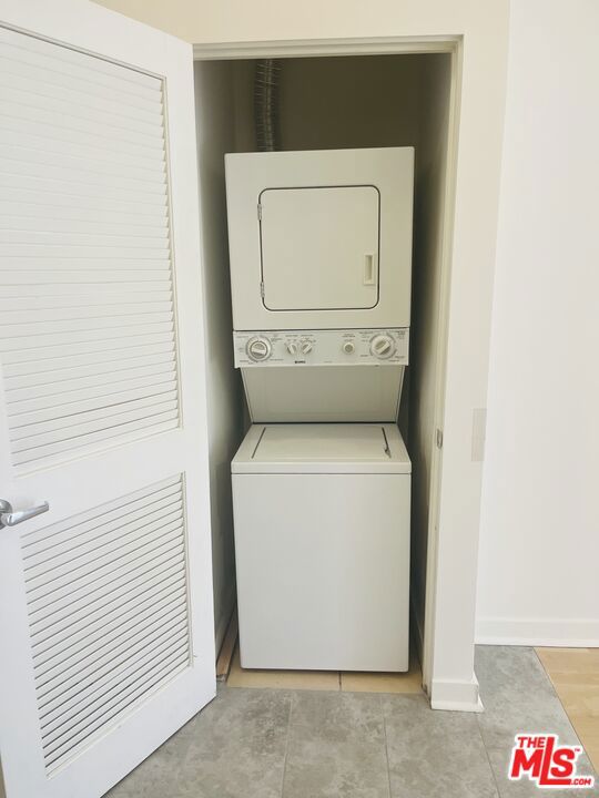 1912 Broadway, Santa Monica CA: https://media.crmls.org/mediaz/31ad951c-e388-4b2d-b606-3831300ac7aa.jpg