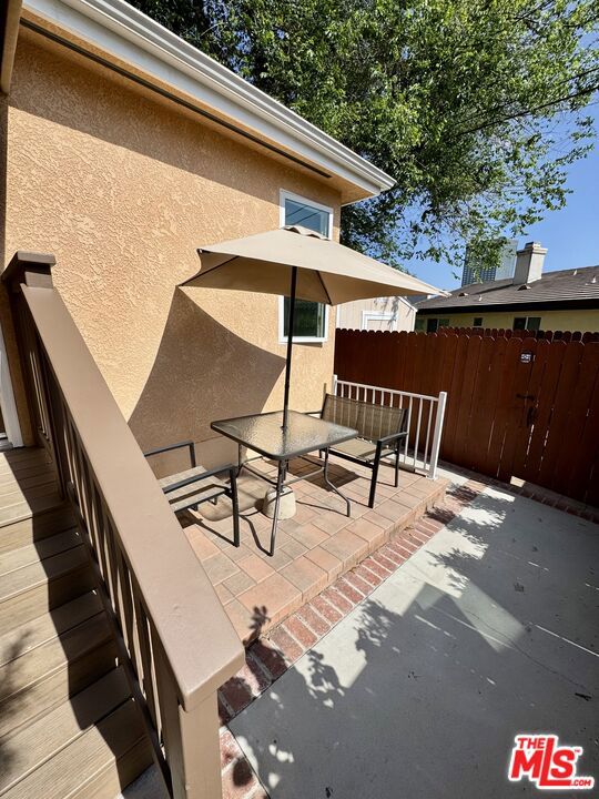 10740 Aqua Vista Street, Studio City CA: https://media.crmls.org/mediaz/31adbddf-b307-4e64-90ef-3ac466bc3f06.jpg