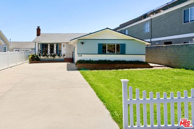 328 E Plymouth Street, Inglewood CA: https://media.crmls.org/mediaz/31adce10-2467-42c7-8147-32fddcfaded6.jpg