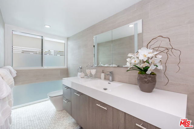 18 Union Jack Street, Marina del Rey CA: https://media.crmls.org/mediaz/31ae821f-a059-4be8-81ca-095022d19406.jpg