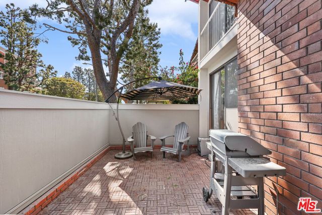 4329 Redwood Avenue, Marina del Rey CA: https://media.crmls.org/mediaz/31af19c5-b080-4b29-8e1c-1acce121fdcd.jpg