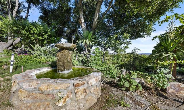 547 Mission Vineyard Road, San Juan Bautista CA: https://media.crmls.org/mediaz/31af418e-3c65-4c27-8c27-8bc2993e66bb.jpg