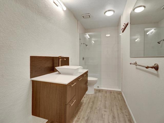 426 Village W Square, Palm Springs CA: https://media.crmls.org/mediaz/31afb75c-2f48-4717-a068-fe1110253b40.jpg