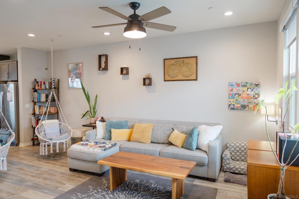 https://media.crmls.org/mediaz/31afd31d-62ca-40d7-abfa-bcc05b5eb5d1.jpg?preset=X-Large