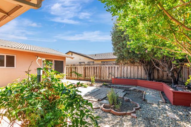 1223 La Canada Way, Salinas CA: https://media.crmls.org/mediaz/31afe1b6-a712-4dd0-afdb-9adcd63b3f75.jpg