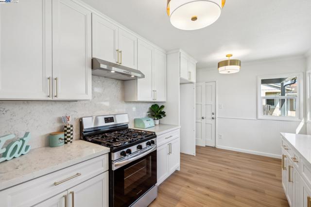 37107 Holly St, Fremont CA: https://media.crmls.org/mediaz/31b01d6f-885a-4dcb-a9c7-30ee7f3930b6.jpg