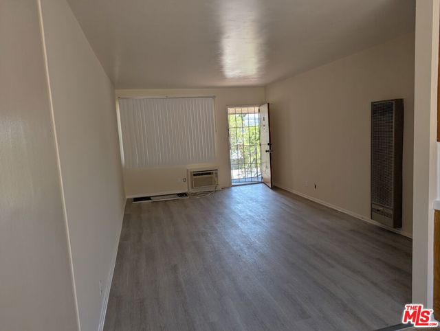 1365 Orange Grove Avenue, Glendale CA: https://media.crmls.org/mediaz/31b0c2d5-7f10-41ce-b10c-e7ca273b4712.jpg
