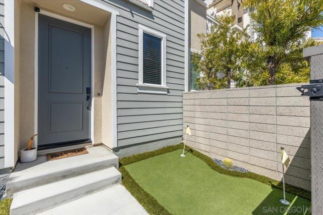 1107 Hibiscus Way, Oceanside CA: https://media.crmls.org/mediaz/31b0f10a-73b2-4022-9fb6-b1eb25bc1380.jpg