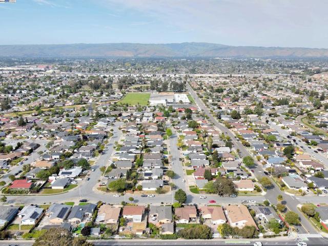 38243 Manzanita St, Newark CA: https://media.crmls.org/mediaz/31b13542-67d4-48aa-a49a-c1a1da111f5d.jpg