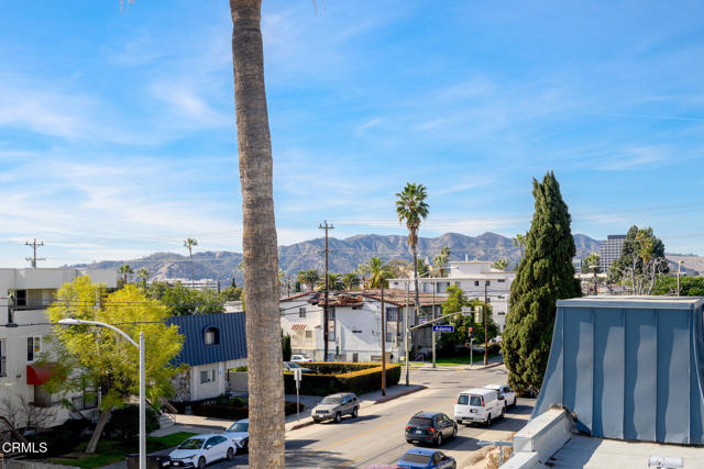 1121 E Wilson Avenue, Glendale CA: https://media.crmls.org/mediaz/31b14b76-9d6e-4e91-9b5a-8136912687ba.jpg