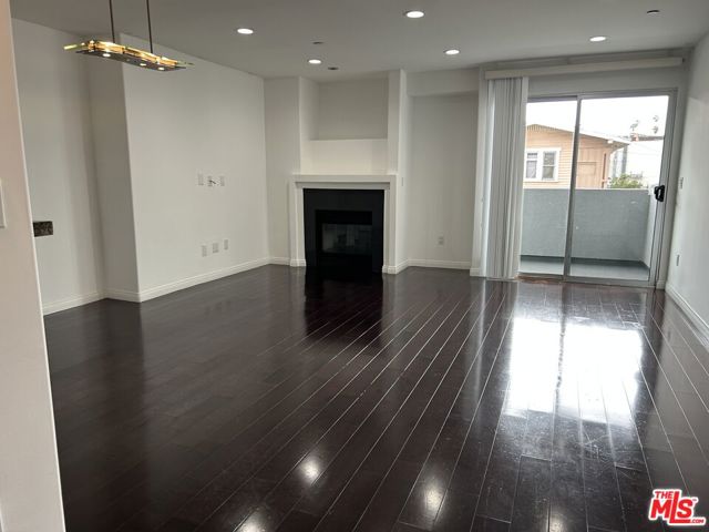 1150 S Oxford Avenue, Los Angeles CA: https://media.crmls.org/mediaz/31b1b332-64ed-493d-a31e-e908f08e70fc.jpg
