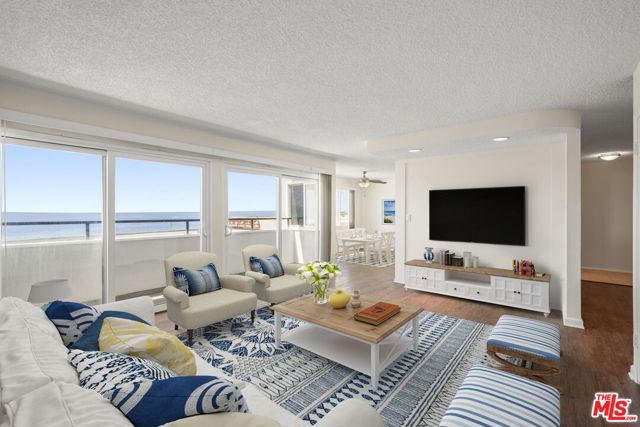 18002 Coastline Drive, Malibu CA: https://media.crmls.org/mediaz/31b1b4a8-4239-4f98-9d12-641d1d6cff2b.jpg