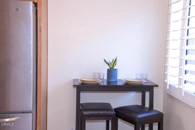 Detail Gallery Image 7 of 39 For 141 N Parkwood Ave #5,  Pasadena,  CA 91107 - 2 Beds | 1/1 Baths