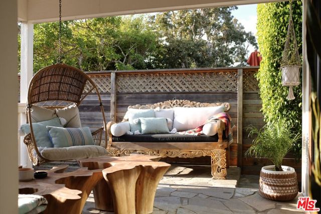 29500 Heathercliff Road, Malibu CA: https://media.crmls.org/mediaz/31b25c6c-64b5-48f3-a302-b1b9770378d2.jpg