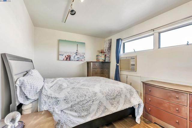 71 Taylor Pl, Bethel Island CA: https://media.crmls.org/mediaz/31b27874-73f6-40b6-85d3-2ffccf79ab6a.jpg