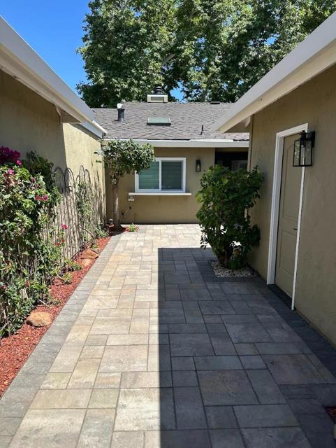 1113 Silver Oak Court, San Jose CA: https://media.crmls.org/mediaz/31b293a8-036d-4255-a8ec-427cb951b70f.jpg