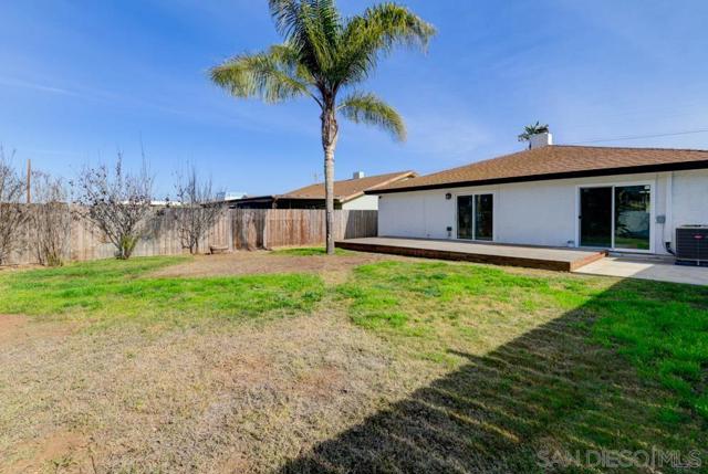 554 7Th St, Imperial Beach CA: https://media.crmls.org/mediaz/31b313be-fbb5-4826-ba26-868f4d9ca99a.jpg