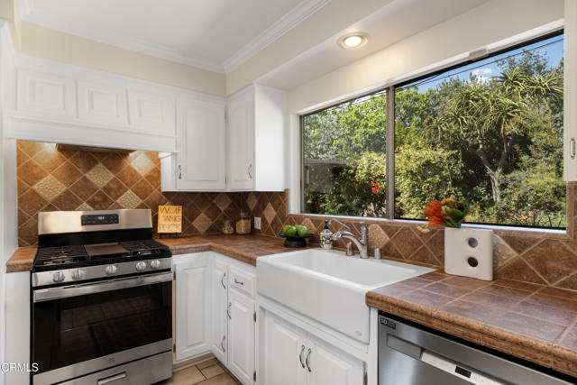 4702 Moore Street, La Crescenta CA: https://media.crmls.org/mediaz/31b3433b-3542-42fe-a3cf-382c95045c5b.jpg