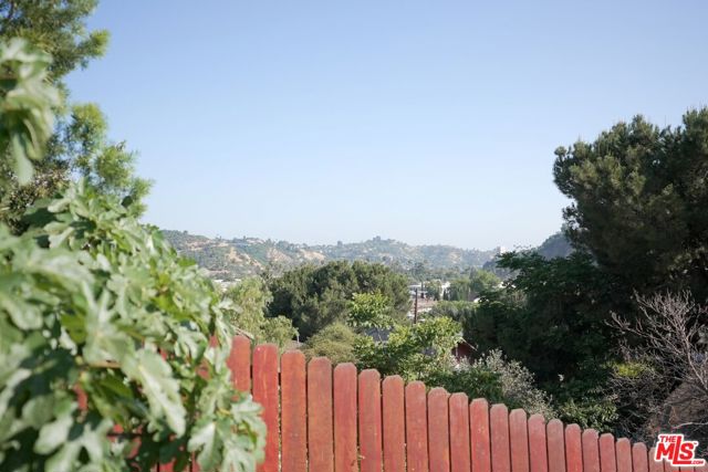 441 N Avenue 52, Los Angeles CA: https://media.crmls.org/mediaz/31b3a497-faaa-4202-8a9f-5d1b62731ed0.jpg