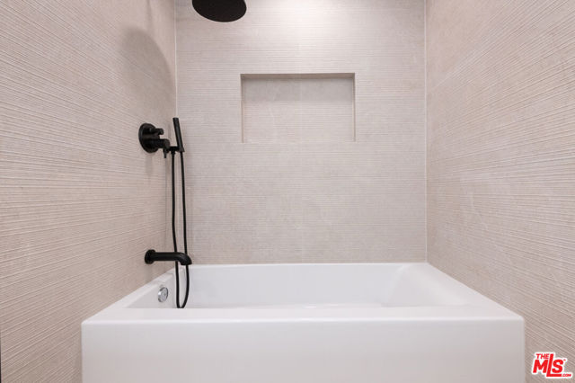 14539 Benefit Street, Sherman Oaks CA: https://media.crmls.org/mediaz/31b3be70-99c2-4e51-ba3c-a054fbdded3f.jpg