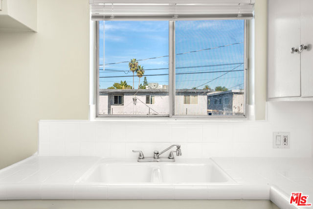 14805 Erwin Street, Van Nuys CA: https://media.crmls.org/mediaz/31b3cdf1-be0c-4323-82b1-e1c759612582.jpg