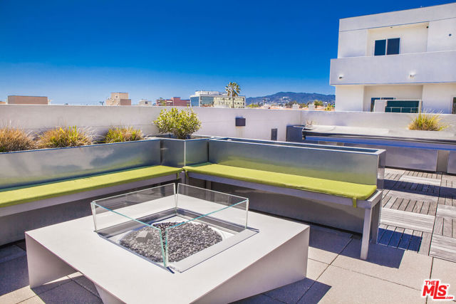 11649 Mayfield Avenue, Los Angeles CA: https://media.crmls.org/mediaz/31b3d1b1-1c16-4aa6-af72-100c5f53ac58.jpg