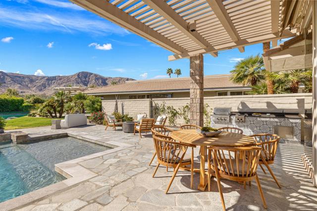 9 Regency Drive, Rancho Mirage CA: https://media.crmls.org/mediaz/31b3dff0-c050-4caa-beaa-7fcd02a88325.jpg
