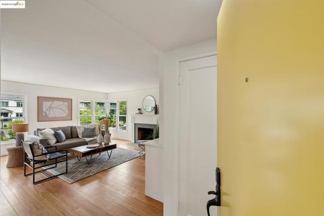 679 Mandana Blvd, Oakland CA: https://media.crmls.org/mediaz/31b406d9-ab09-4362-82fd-4122d2777a9e.jpg