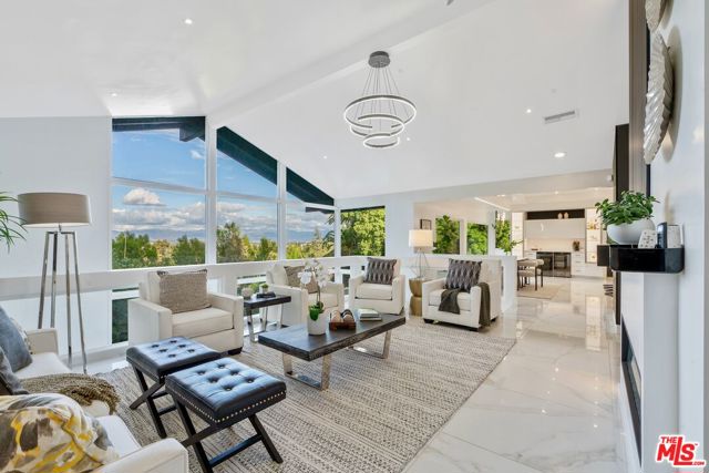 4854 Brewster Drive, Tarzana CA: https://media.crmls.org/mediaz/31b4638f-9f42-4819-b637-2214c2d9d3a5.jpg