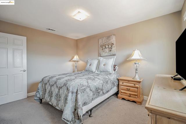 581 Fairway Street, Hayward CA: https://media.crmls.org/mediaz/31b4b742-e02b-440f-b40d-518d8ea9321d.jpg