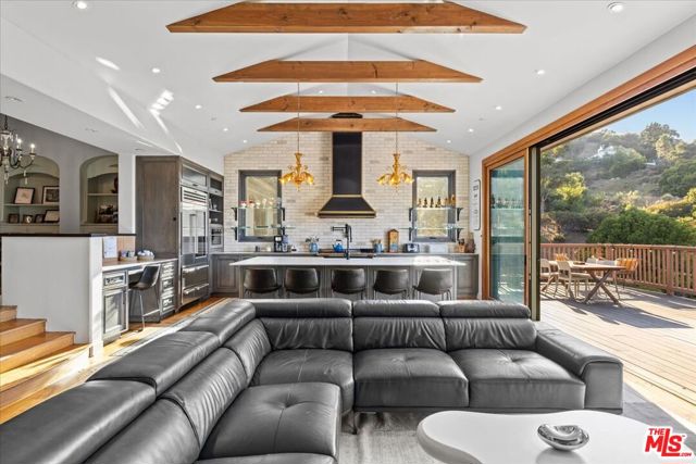 2373 Tuna Canyon Road, Topanga CA: https://media.crmls.org/mediaz/31b533f6-3015-448e-94e7-bc4b8dac93d4.jpg