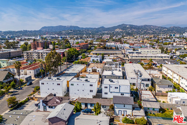 954 N Kingsley Drive, Los Angeles CA: https://media.crmls.org/mediaz/31b59b9b-50fe-4bba-837b-51b2c3b9434b.jpg