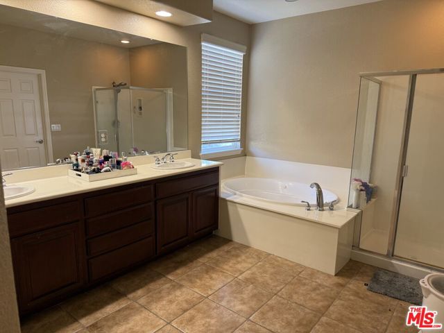 702 Misty Moor Court, Lincoln CA: https://media.crmls.org/mediaz/31b603bc-03b9-494e-8a06-ee516d5b223d.jpg