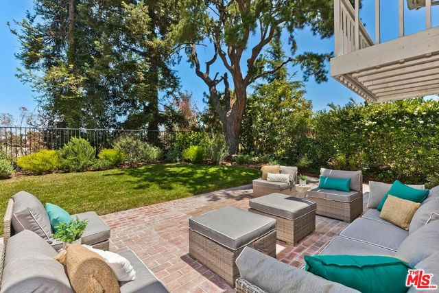 2968 Nicada Drive, Los Angeles CA: https://media.crmls.org/mediaz/31b626e3-fafb-49cd-83d8-ce8e6783075a.jpg