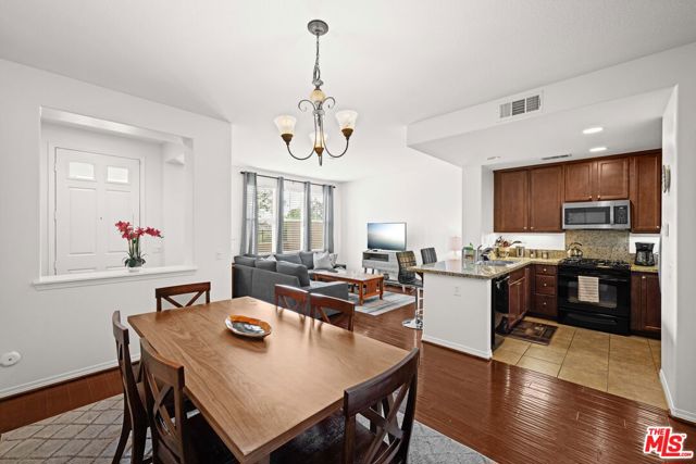 28504 Pietro Drive, Valencia CA: https://media.crmls.org/mediaz/31b64b26-6a40-459a-8125-6335fb50c25b.jpg