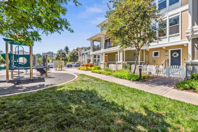 40742 Greystone Ter, Fremont CA: https://media.crmls.org/mediaz/31b67c19-e99a-4194-8bc3-d87ac35fd8a7.jpg