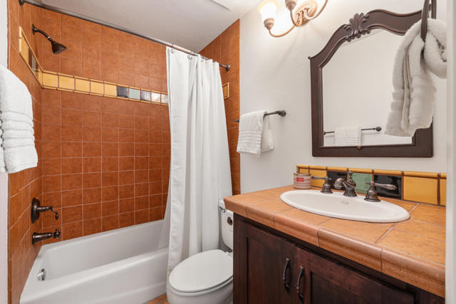 48980 Wildwood Lane, Palm Desert CA: https://media.crmls.org/mediaz/31b6acd3-71c7-4359-9134-4bb05ac91e3b.jpg